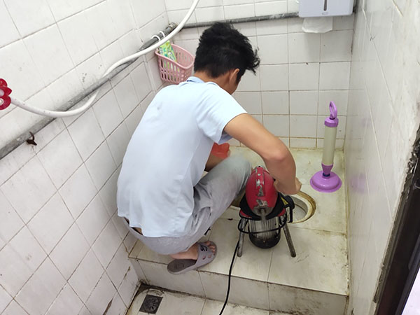 崖州肥皂掉到马桶里把马桶堵住了怎么办？马桶堵住了怎么办